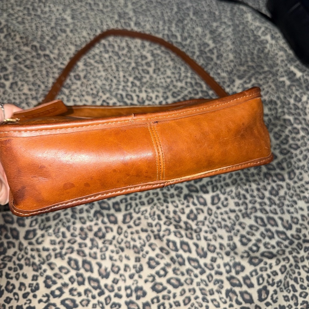 VINTAGE COACH CROSSBODY - Picture 2 of 6
